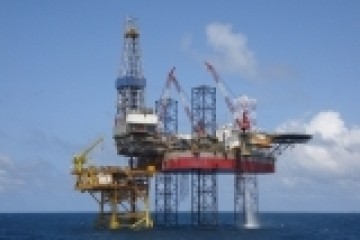 Tam Dao 01 jack-up rig coming to DQS No.1 Dock for repairing