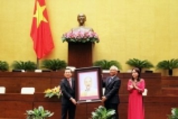 Phó Chủ tịch Quốc hội Uông Chu Lưu gặp mặt người lao động Dầu khí tiêu biểu