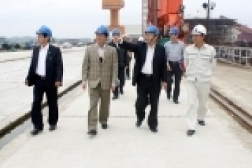 Former President Tran Duc Luong visited DQS