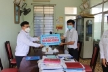 DQS ủng hộ CDC Quảng Ngãi chống dịch Covid-19
