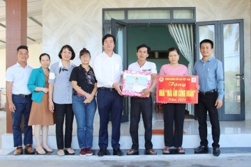 Công đoàn Dầu khí Việt Nam gắn biển “Mái ấm công đoàn Dầu khí Việt Nam” cho đoàn viên DQS
