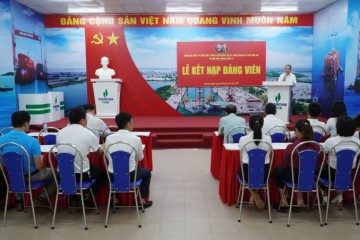 Chi bộ Văn phòng Công ty Kết nạp Đảng viên mới