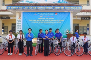  Đoàn thanh niên PVSM với chương trình “Vòng xe yêu thương” tại xã Đăk Tăng, tỉnh Quảng Ngãi