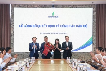 Petrovietnam công bố và trao quyết định Phó Bí thư Đảng ủy và Phó Tổng Giám đốc Tập đoàn