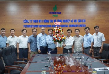 Lãnh đạo xã Vạn Tường chúc mừng Công ty PVSM nhân Ngày Doanh nhân Việt Nam 13/10